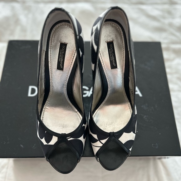 Size 9.5 Dolce & Gabbana Black and White Heels - Picture 8 of 8
